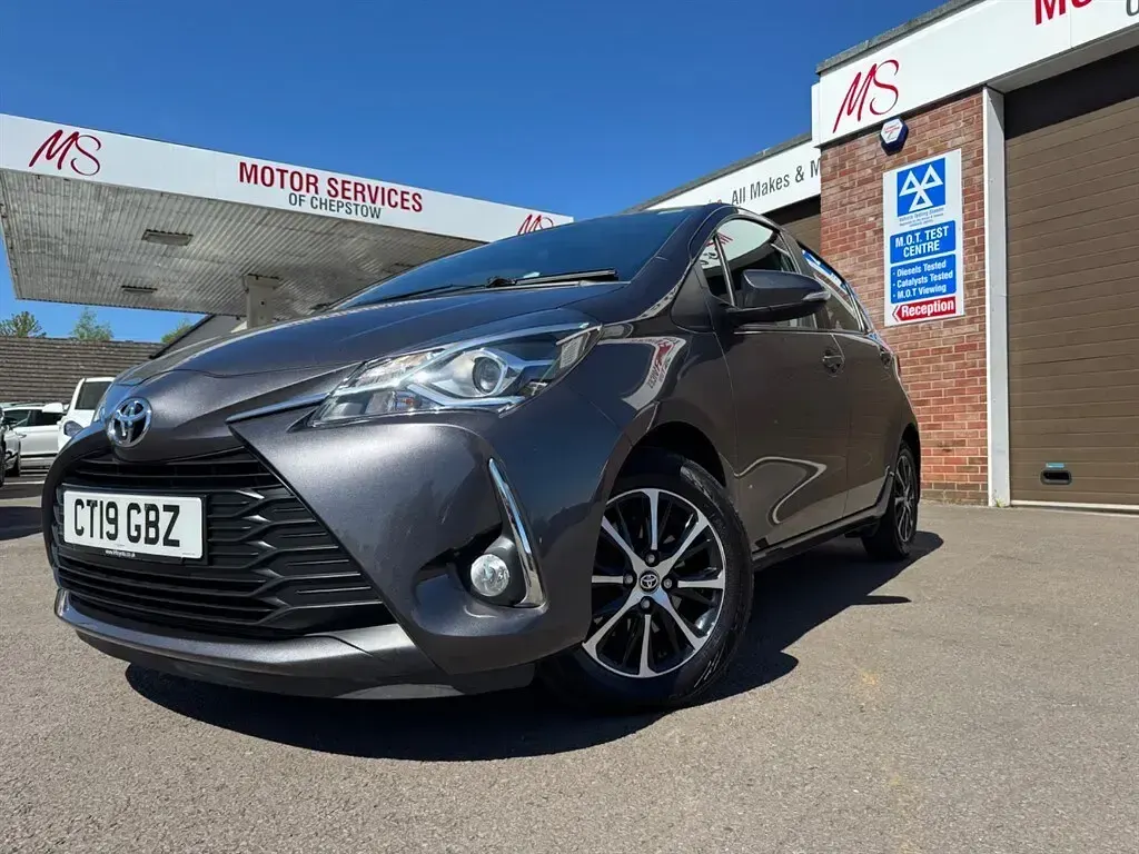 Used Toyota Yaris 107 HP (78 kW) 2019 Grey Hatchback