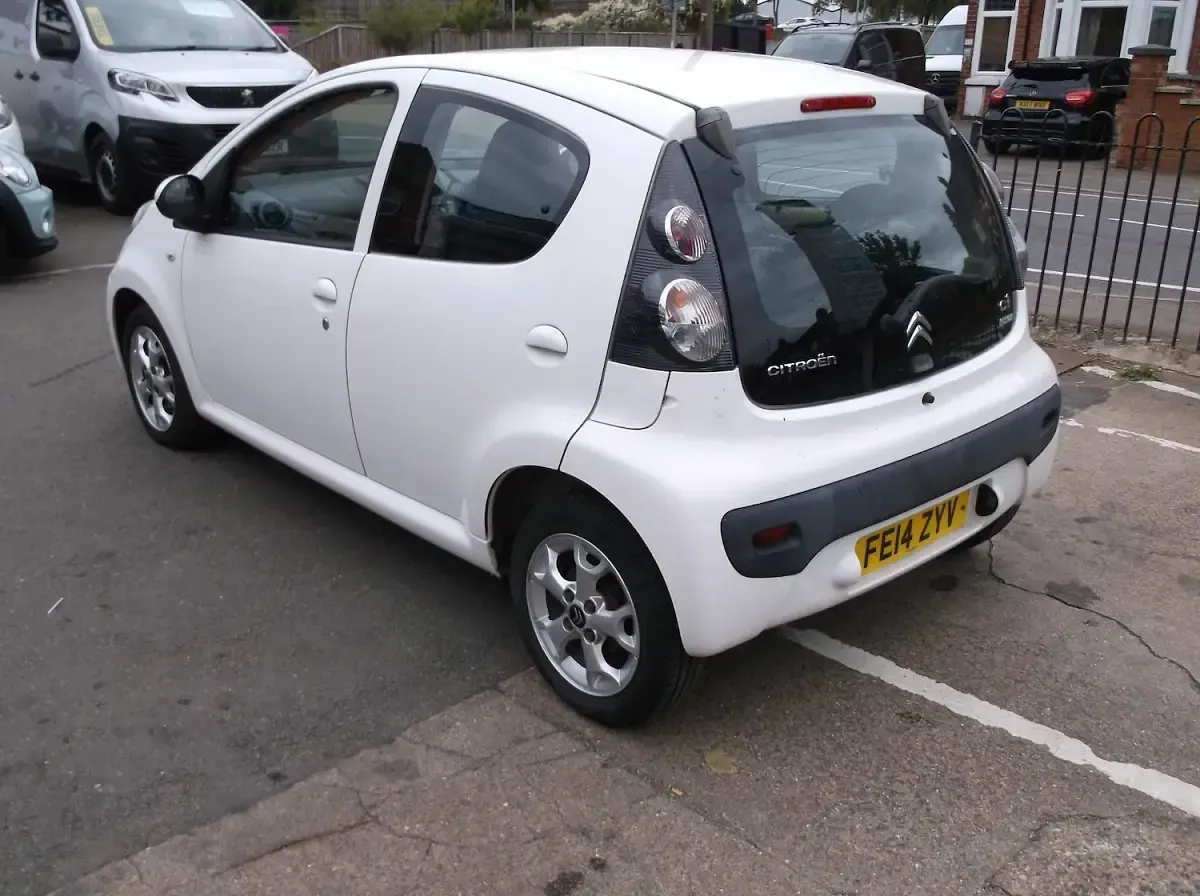 Used Citroën C1 68 HP (50 kW) 2014 White Hatchback