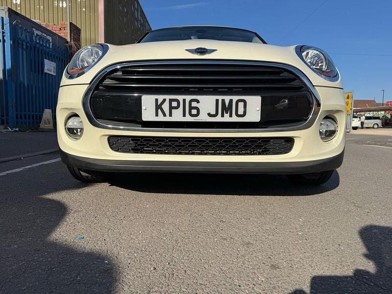 Used Mini Cooper Hatch 134 HP (98 kW) 2016 White Hatchback