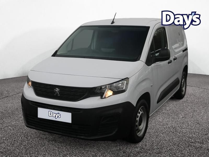 Used Peugeot Partner Premium 131 HP (96 kW) 2023 White MPV
