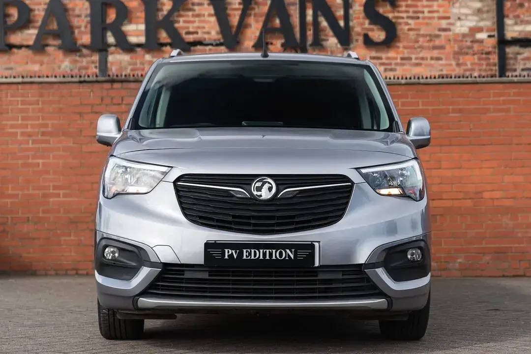 Used Vauxhall Combo 100 HP (73 kW) 2019 Grey MPV