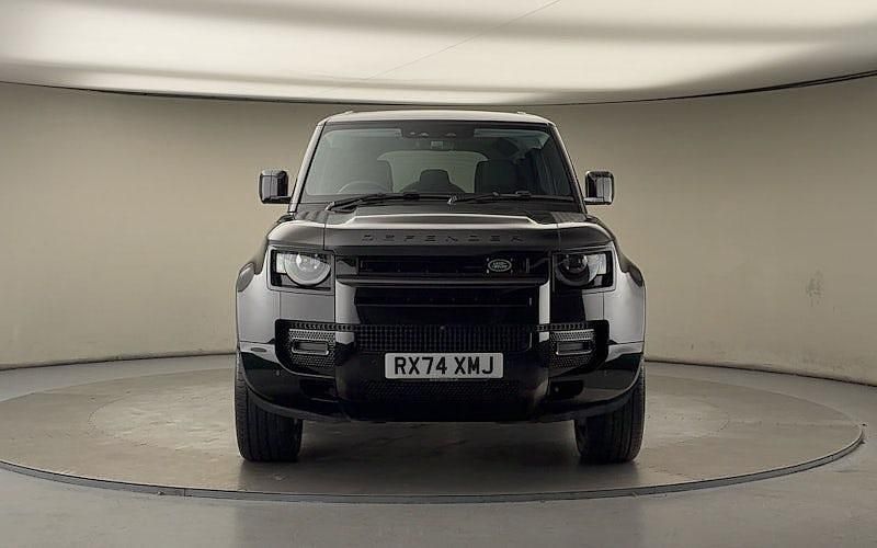 Used Land Rover Defender SE Dynamic 250 HP (183 kW) 2024 Black Estate