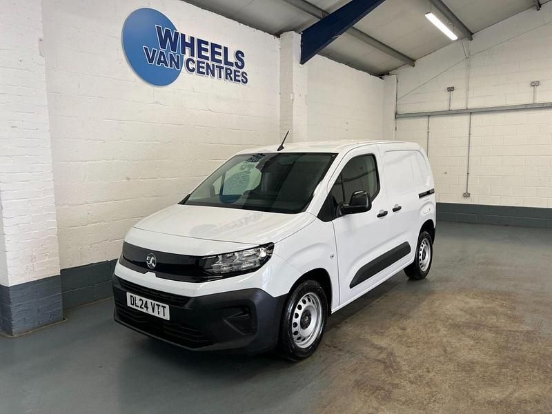 White Used 2024 Vauxhall Combo S MPV | £13,690 (Fair price) - Image 1/4