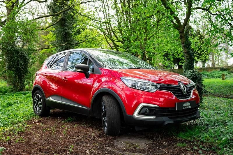 Used Renault Captur Iconic 90 HP (66 kW) 2019 Red SUV