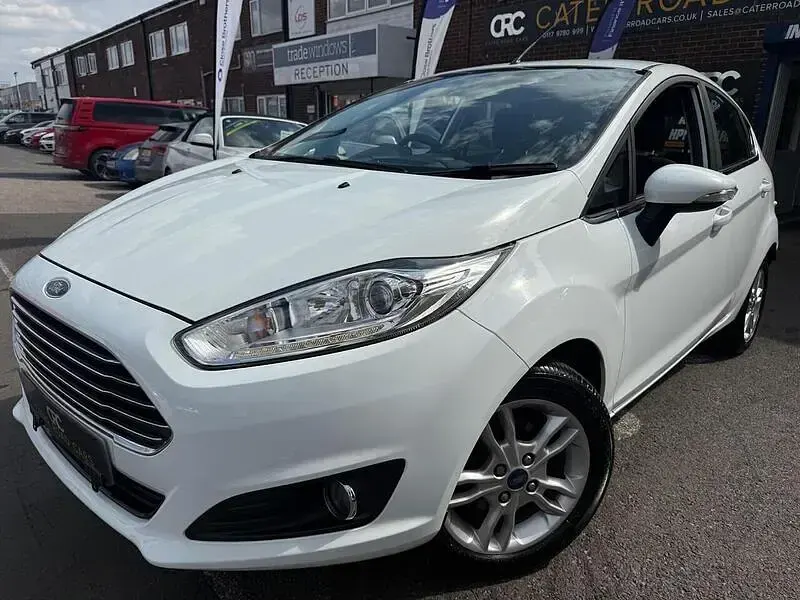 Used Ford Fiesta Zetec 100 HP (73 kW) 2016 White Hatchback