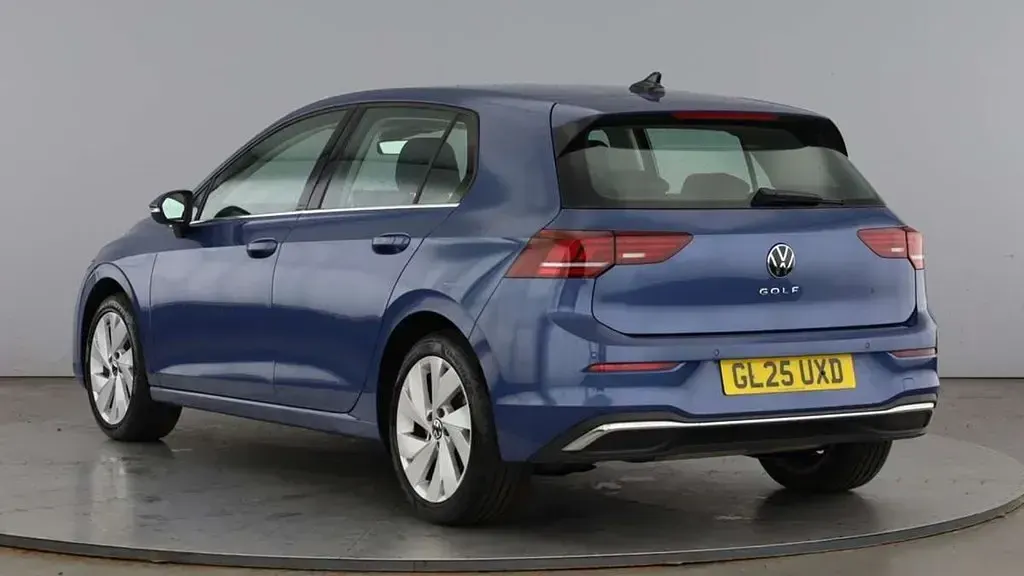 Second-hand VW Golf VIII Style 150 CP (110 kW) 2025 Albastru Hatchback