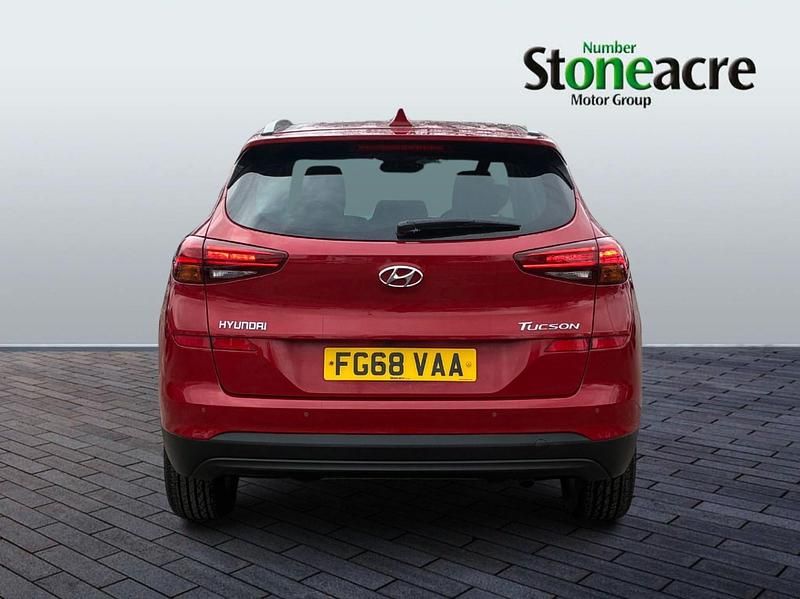 Used Hyundai Tucson SE 129 HP (94 kW) 2018 Red SUV