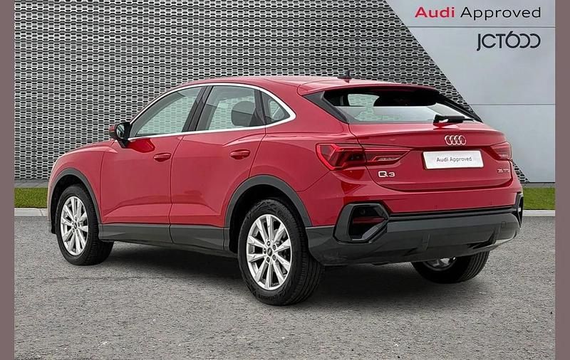 Używany Audi Q3 Sport 150 KM (110 kW) 2022 Czerwony SUV
