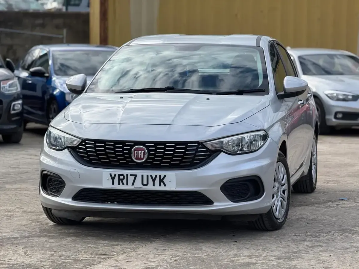 Begagnad Fiat Tipo Easy 120 HK (88 kW) 2017 Silver Halvkombi