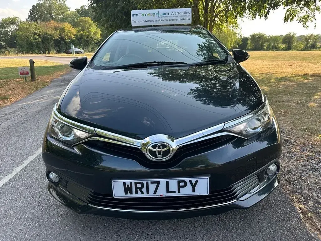 Used Toyota Auris 112 HP (82 kW) 2017 Grey Hatchback