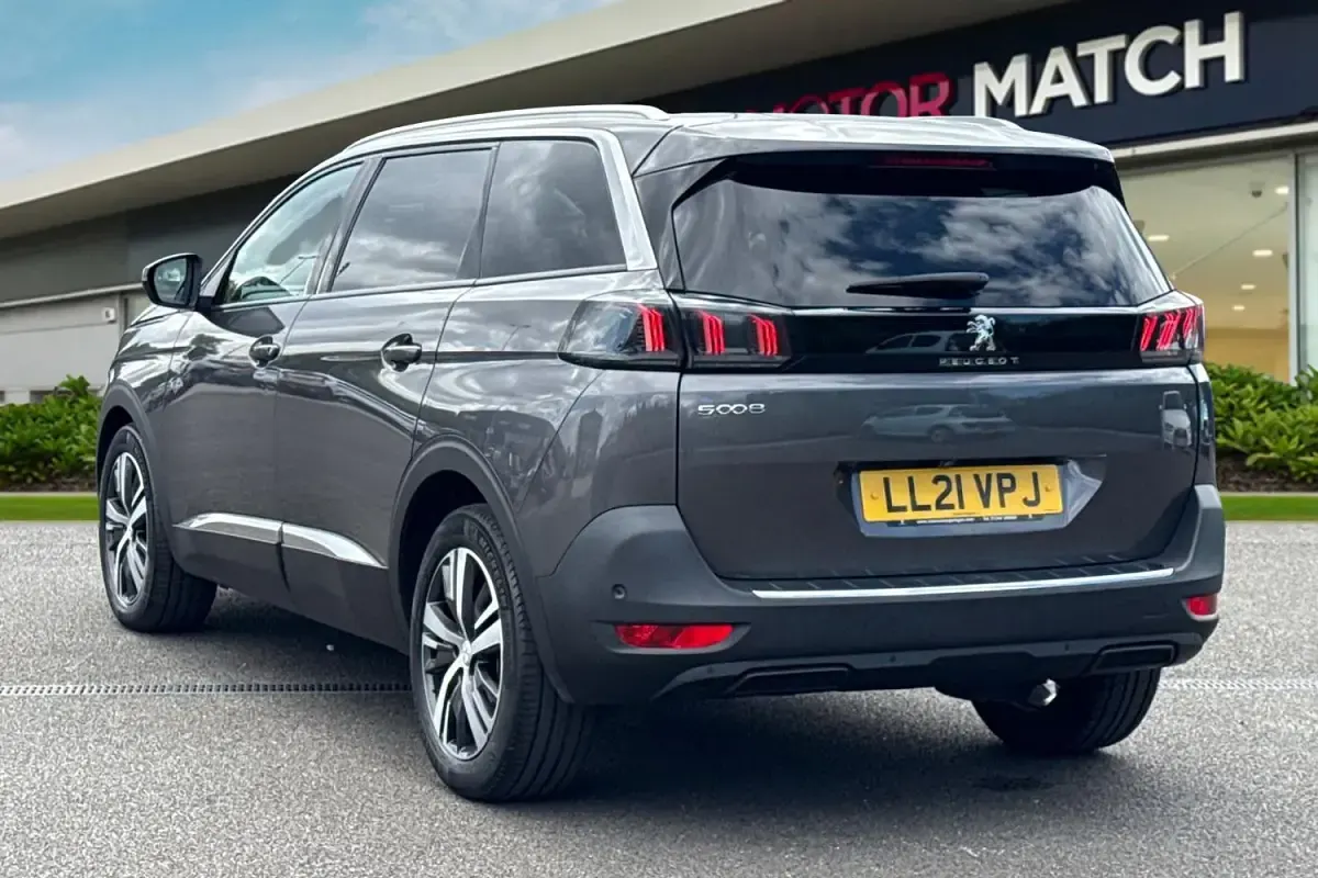 Used Peugeot 5008 Allure Premium 130 HP (95 kW) 2021 Grey SUV
