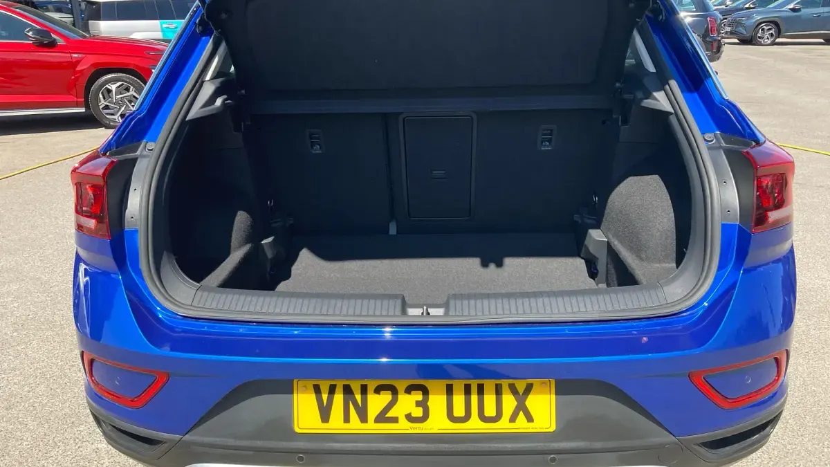 Used VW T-Roc Life 110 HP (80 kW) 2023 Blue SUV