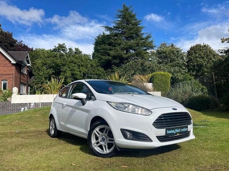 White Used 2014 Ford Fiesta Zetec Hatchback | £4,295 (Fair price) - Image 1/4
