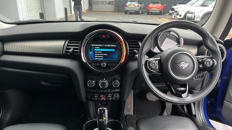 Usado Mini Cooper Exclusive 136 CV (100 kW) 2019 Azul Utilitario
