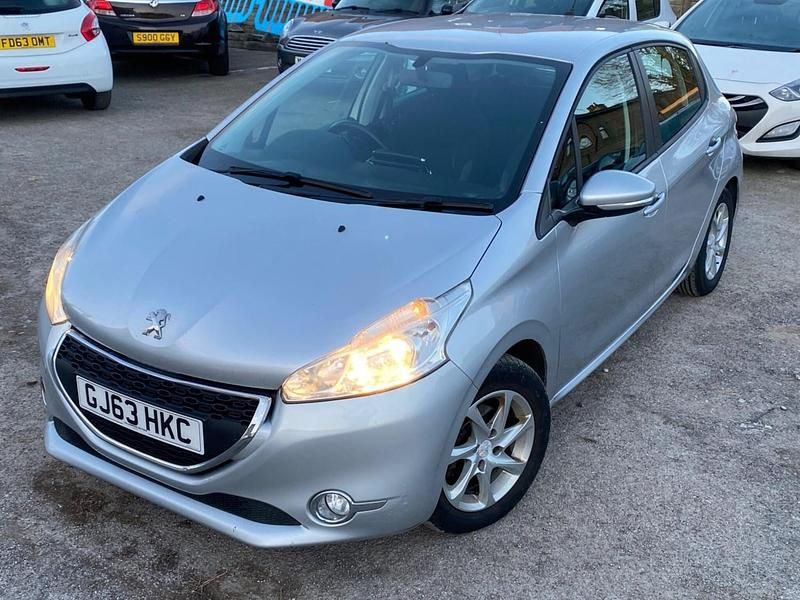 Used Peugeot 208 Active 68 HP (50 kW) 2013 Silver Hatchback