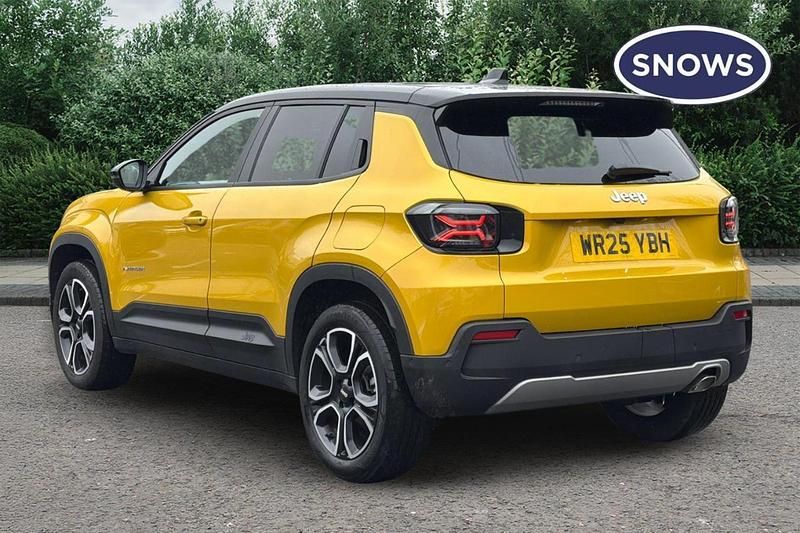 Used Jeep Avenger Summit 100 HP (73 kW) 2025 Yellow SUV