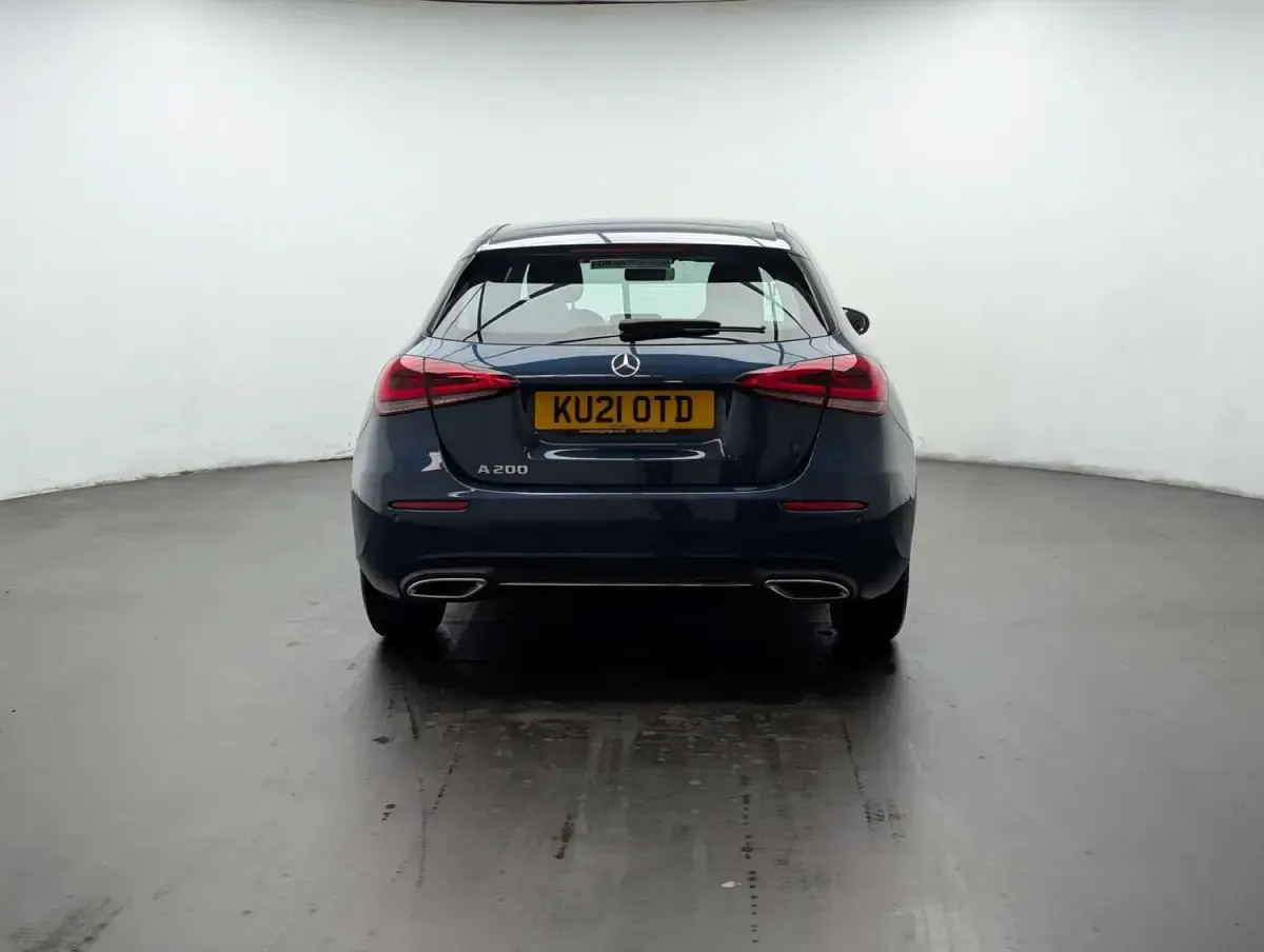Usado Mercedes A200 Executive 163 HP (119 kW) 2021 Azul Citadino