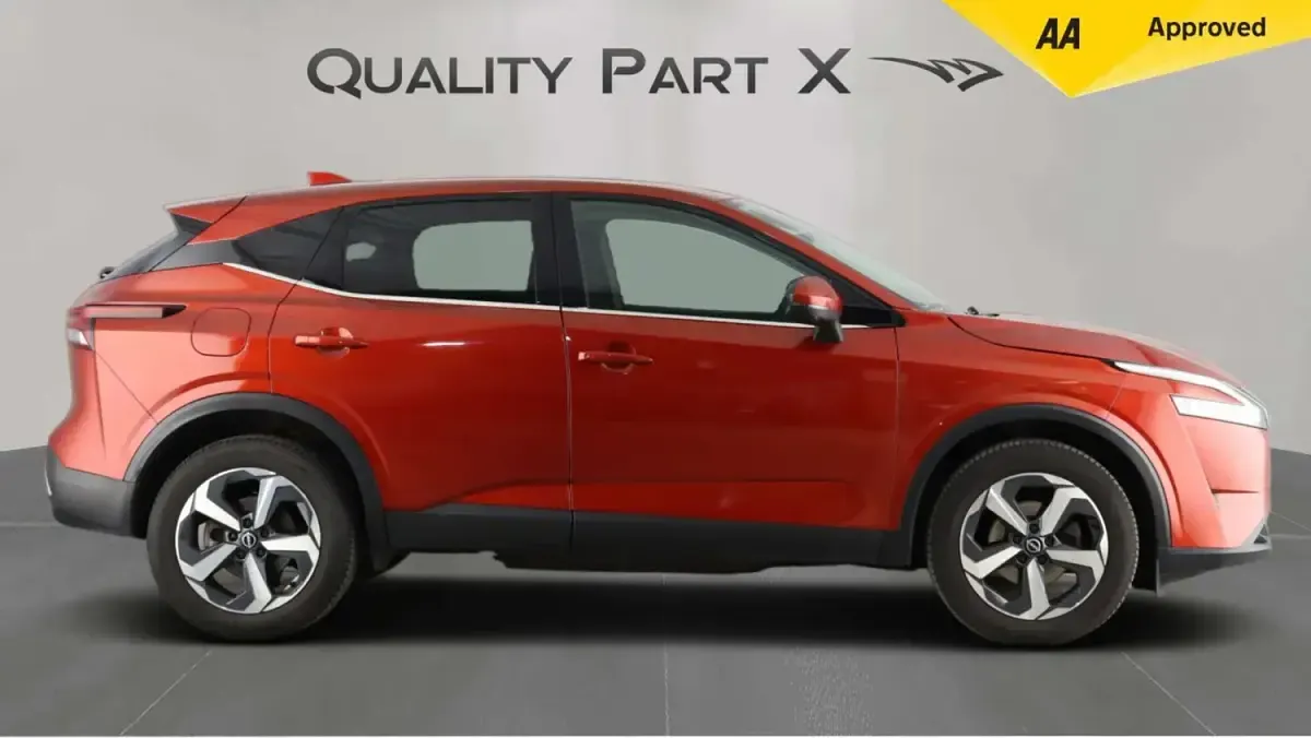 Used Nissan Qashqai N-Connecta 140 HP (102 kW) 2023 Red SUV