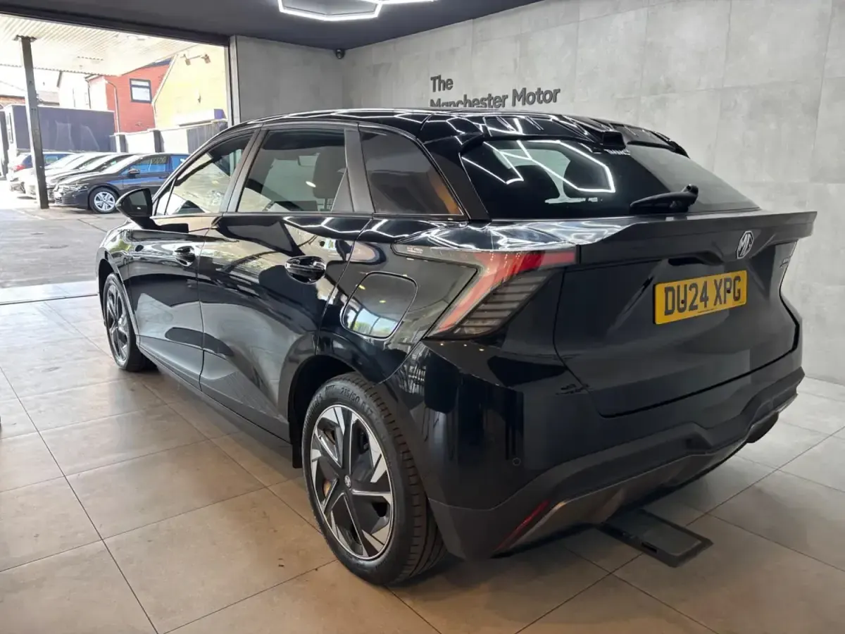 Używany MG MG4 EV SE 50 kW (69 KM) 2024 Czarny Hatchback
