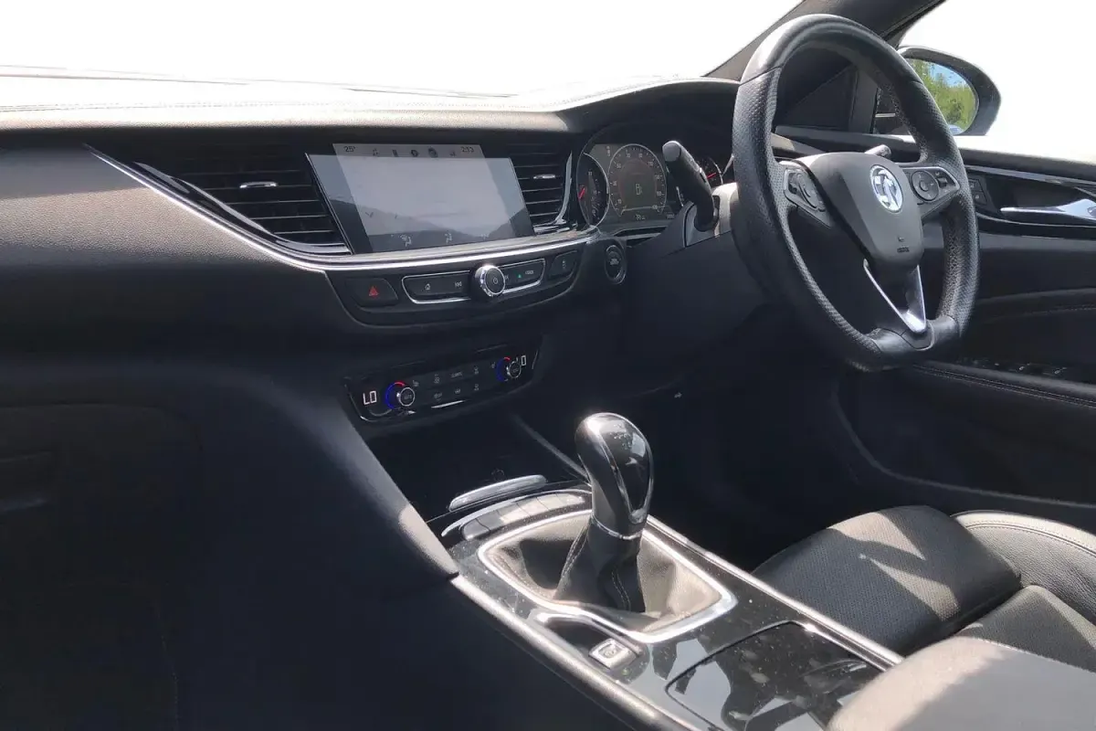 Used Vauxhall Insignia Elite 170 HP (125 kW) 2017 Black Estate