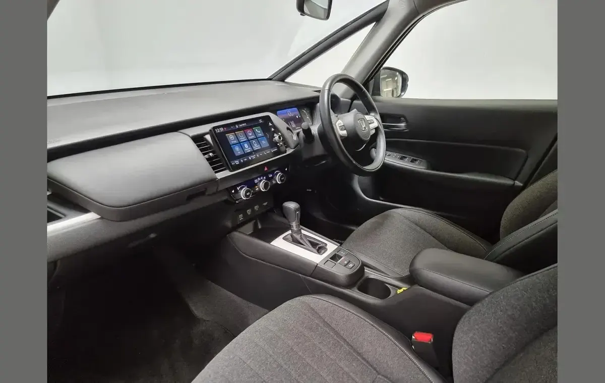 Used Honda Jazz Hybrid 109 HP (80 kW) 2022 White Hatchback