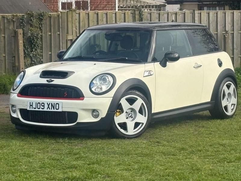 Used Mini Cooper S Hatch 175 HP (128 kW) 2009 White Hatchback