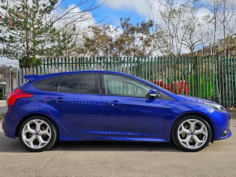 Used Ford Focus ST 250 HP (183 kW) 2014 Blue Hatchback