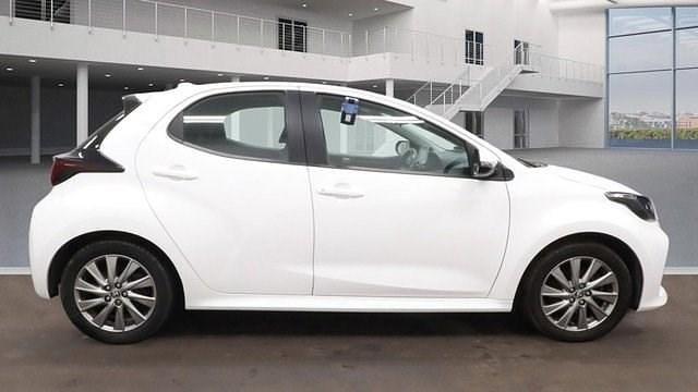 Begagnad Toyota Yaris 116 HK (85 kW) 2022 Halvkombi