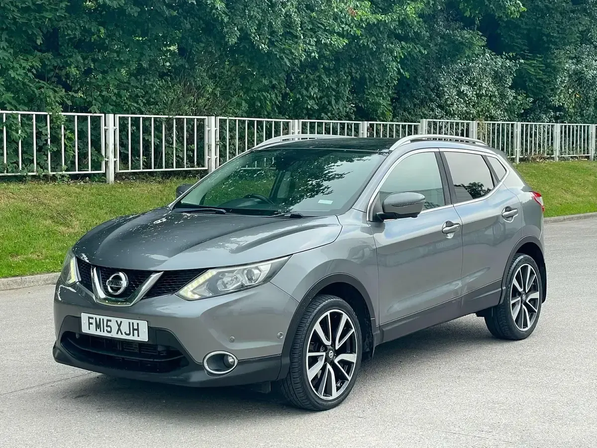 Used Nissan Qashqai Tekna 130 HP (95 kW) 2015 Grey SUV