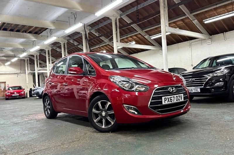 Used Hyundai ix20 SE 90 HP (66 kW) 2017 Red Hatchback