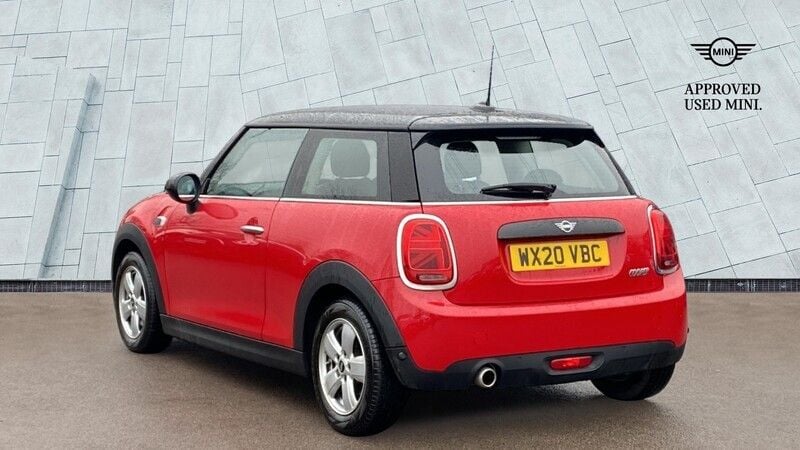 Begagnad Mini Cooper Classic 136 HK (100 kW) 2020 Röd Halvkombi