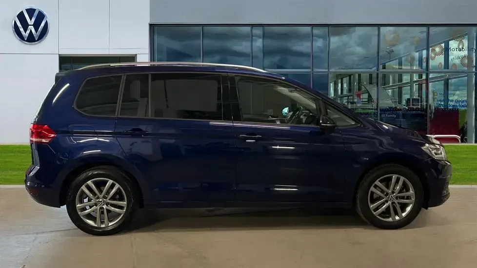 Used VW Touran Match 150 HP (110 kW) 2025 Blue MPV