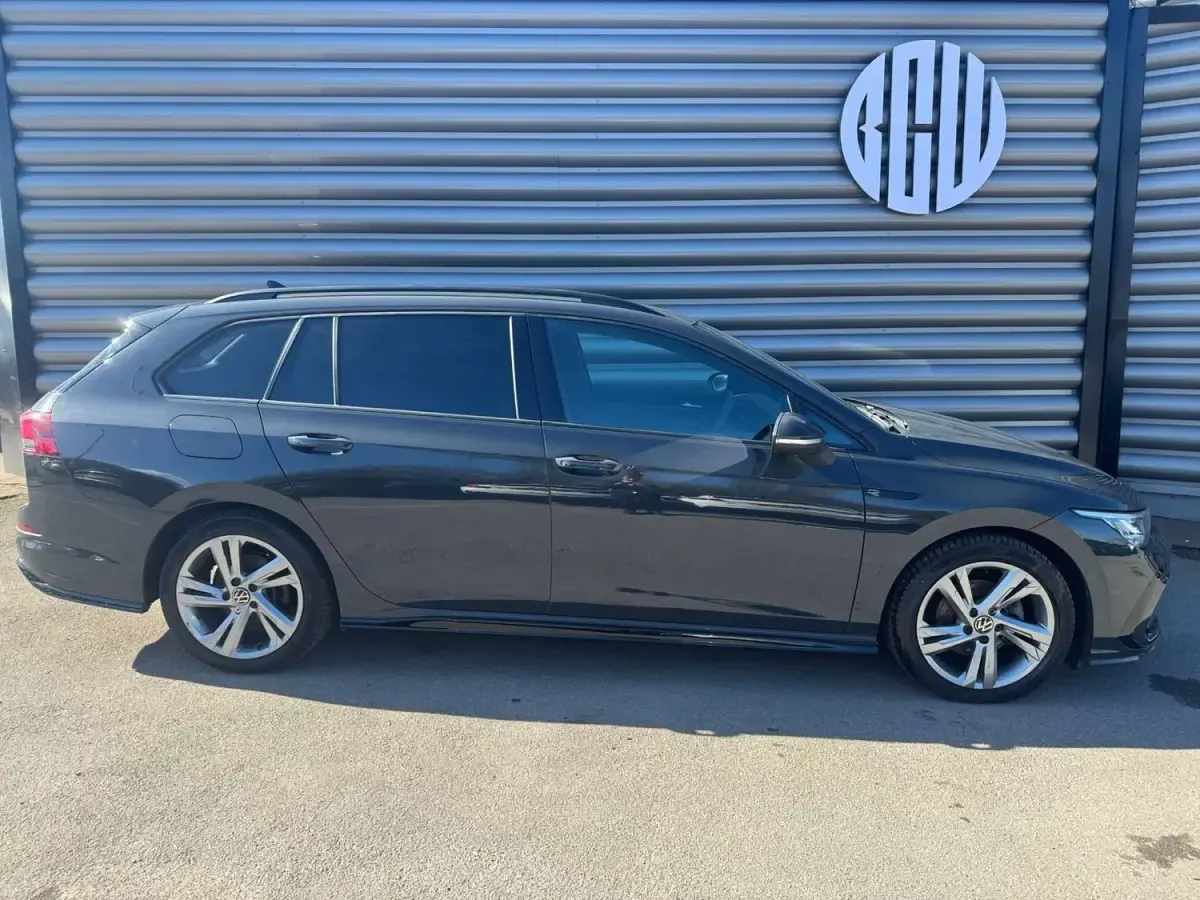 Second-hand VW Golf VIII R-line 150 CP (110 kW) 2022 Gri Break