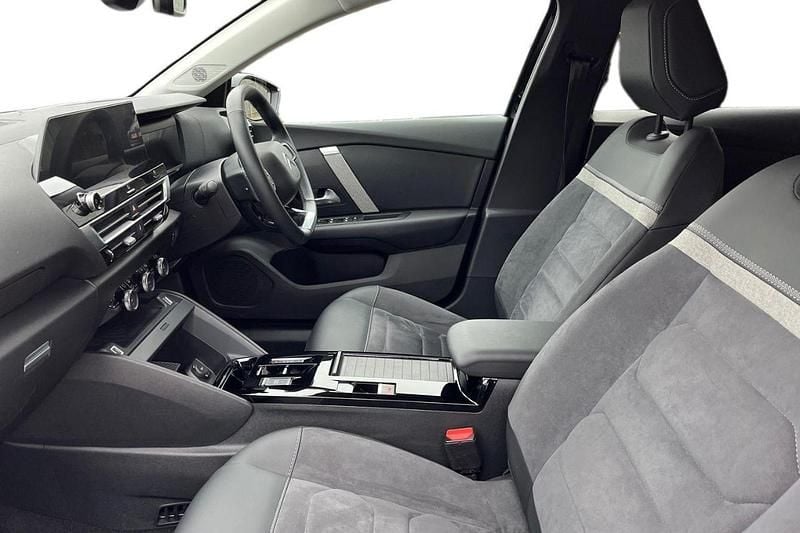 Used Citroën e-C4 100 kW (136 HP) 2024 Perla nera black Hatchback