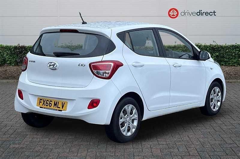 Used Hyundai i10 SE 87 HP (63 kW) 2016 White Hatchback