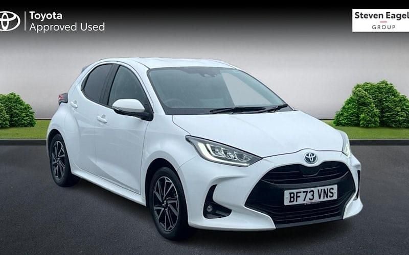 Used 2025 Toyota Yaris Hybrid Design Hatchback | £19,419 (Fair price) - Image 1/4