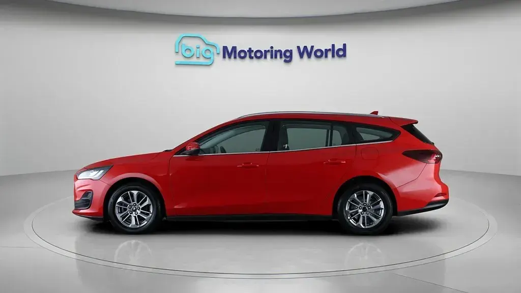 Używany Ford Focus Titanium 125 KM (91 kW) 2023 Czerwony Kombi