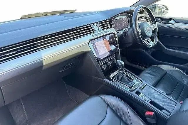 Begagnad VW Arteon R-line 150 HK (110 kW) 2019 Svart Halvkombi