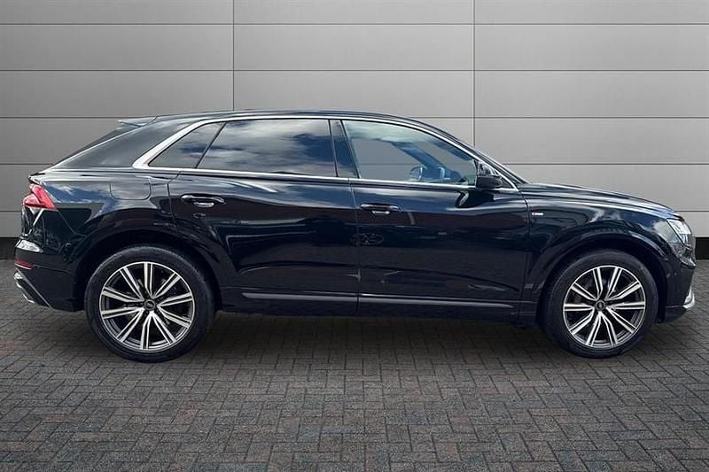 Used Audi Q8 Comfort 286 HP (210 kW) 2023 Mythos black SUV