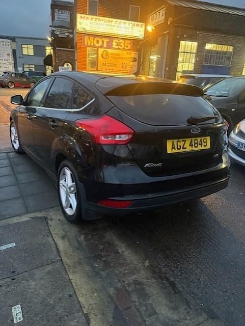 Used Ford Focus Zetec 100 HP (73 kW) 2015 Black Hatchback