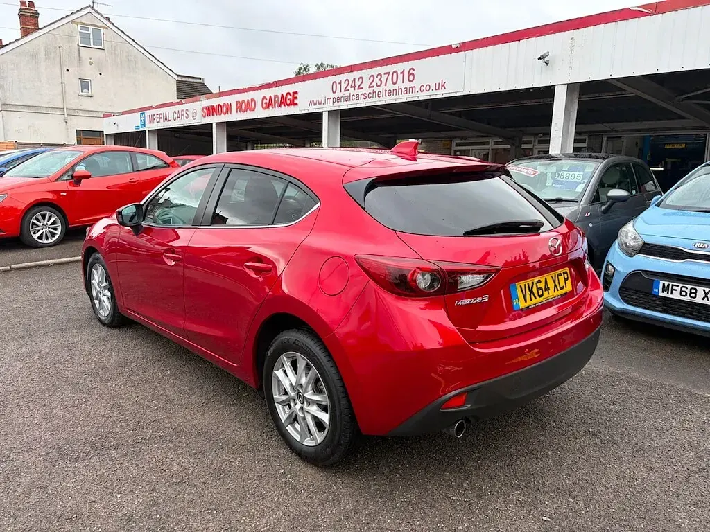 Used Mazda 3 120 HP (88 kW) 2014 Red Hatchback