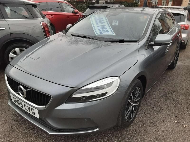 Used Volvo V40 Momentum 120 HP (88 kW) 2019 Grey Hatchback