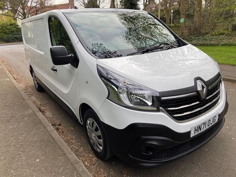 White Used 2021 Renault Trafic Business MPV | £11,495 (Super price) - Image 1/4