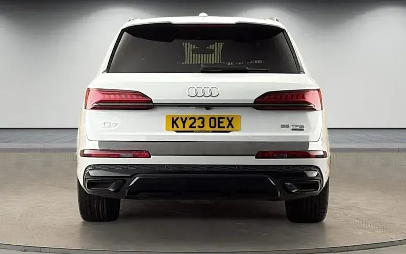 Używany Audi Q7 Black Edition 340 KM (250 kW) 2023 Biały SUV