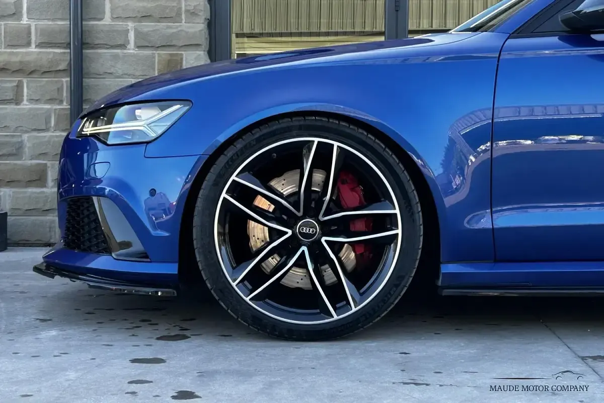 Begagnad Audi RS6 Design 560 HK (411 kW) 2016 Blå Kombi
