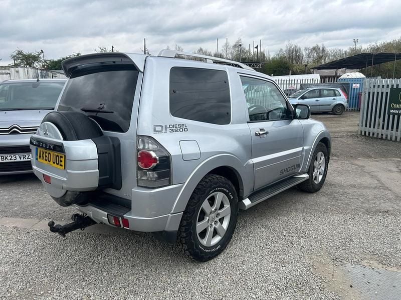 Used Mitsubishi Shogun Warrior 197 HP (144 kW) 2010 Silver SUV