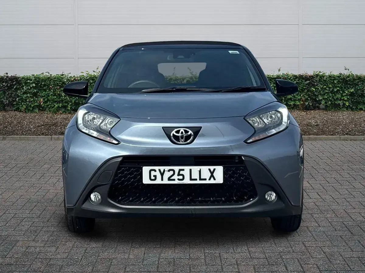 Used Toyota Aygo X 72 HP (52 kW) 2025 Grey SUV
