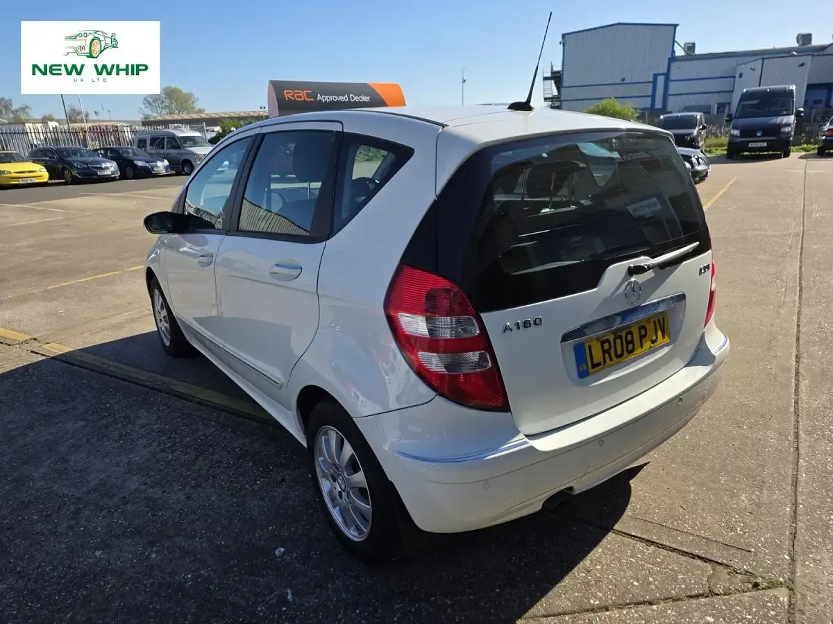 Begagnad Mercedes A180 Elegance 109 HK (80 kW) 2008 Vit Halvkombi
