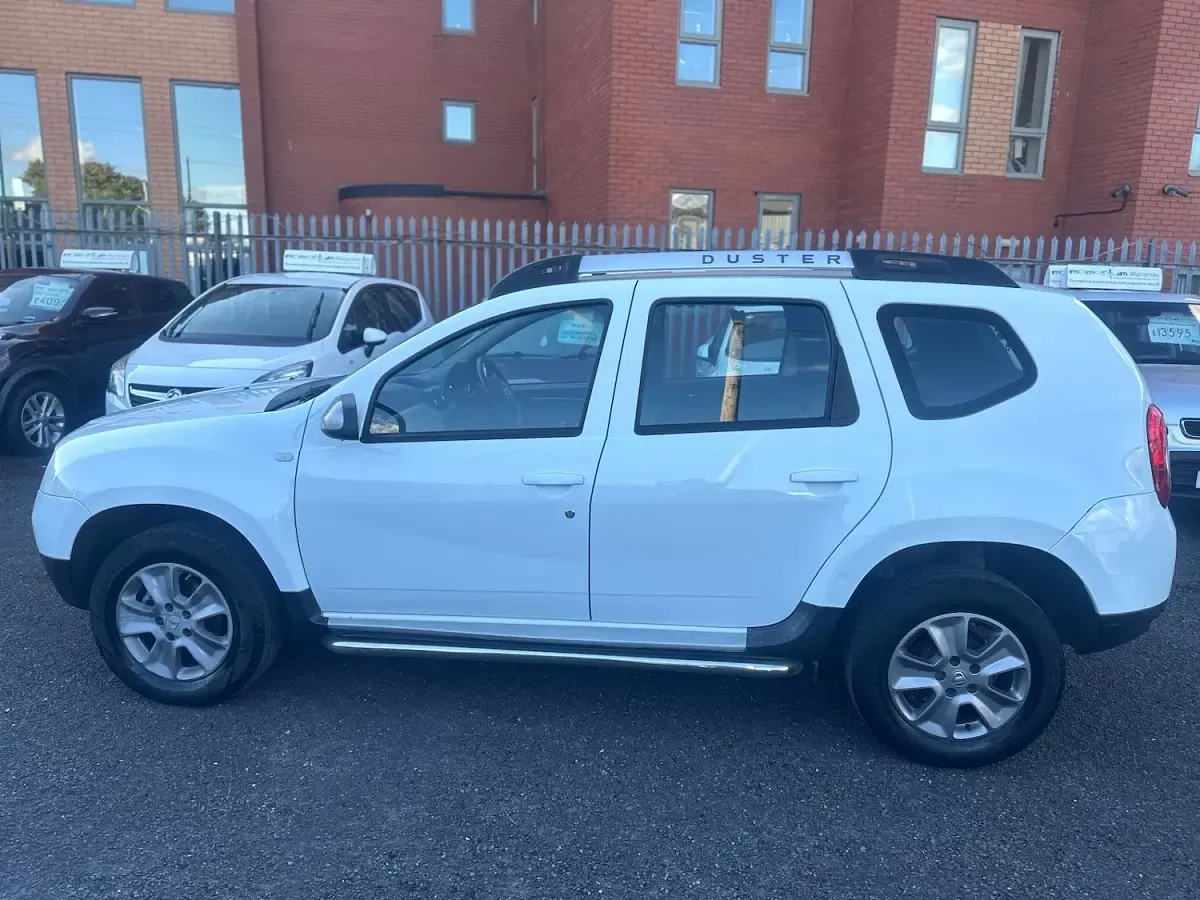 Used Dacia Duster Lauréate 110 HP (80 kW) 2014 White SUV