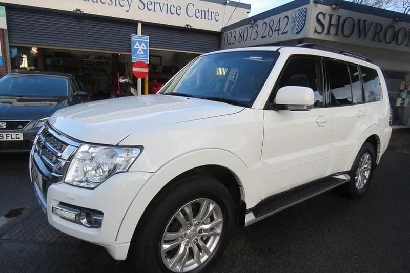 Used Mitsubishi Shogun 187 HP (137 kW) 2017 White SUV